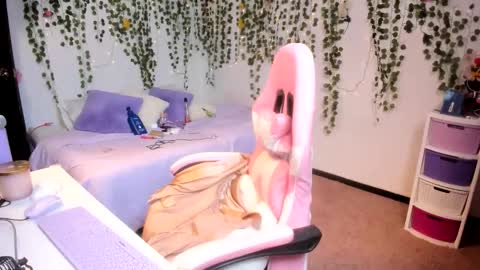 Snapshot of violeta_milleer chatting on 10.24.25 Violeta online show from 10.24.25