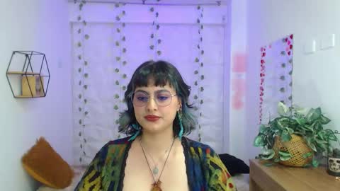 Snapshot of violeta_ximenez chatting on 10.18.25 Violeta  online show from 10.18.25