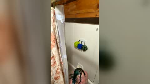 violetann93 online show from 04.20.26