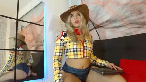 Violeta online show from 10.31.25