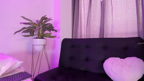 Snapshot of violetarainn chatting on 04.30.26 Violeta online show from 04.30.26