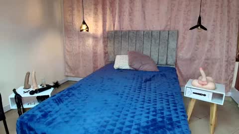 VIOLETA online show from 12.17.24