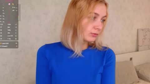 Snapshot of violetdelcourt chatting on 10.17.25 Mia online show from 10.17.25