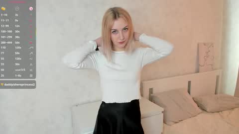 Snapshot of violetdelcourt chatting on 10.23.25 Mia online show from 10.23.25