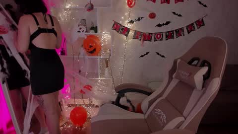 Violet online show from 10.29.25