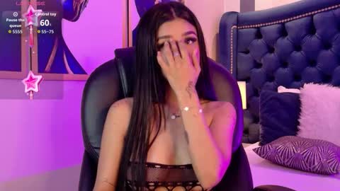 Snapshot of violetgrace__ chatting on 10.02.25 Your Princess Violet online show from 10.02.25