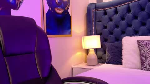 Snapshot of violetgrace__ chatting on 10.03.25 Your Princess Violet online show from 10.03.25