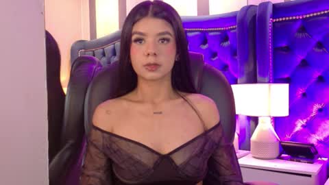 Snapshot of violetgrace__ chatting on 10.12.25 Your Princess Violet online show from 10.12.25