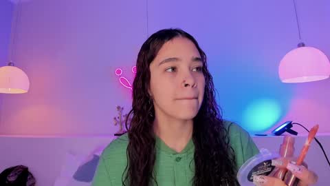 Snapshot of violeth_hill chatting on 12.18.24 Violeth Hill online show from 12.18.24