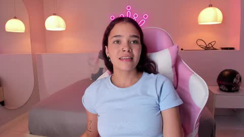 Snapshot of violeth_hill chatting on 01.12.25 Violeth Hill online show from 01.12.25