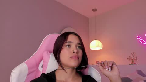 Snapshot of violeth_hill chatting on 01.31.25 Violeth Hill online show from 01.31.25