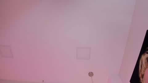 Snapshot of violeth_hill chatting on 02.07.25 Violeth Hill online show from 02.07.25