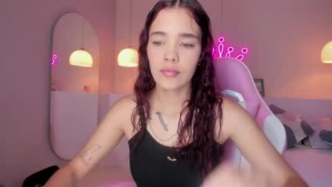Snapshot of violeth_hill chatting on 02.09.25 Violeth Hill online show from 02.09.25