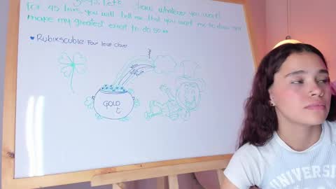Snapshot of violeth_hill chatting on 03.05.25 Violeth Hill online show from 03.05.25