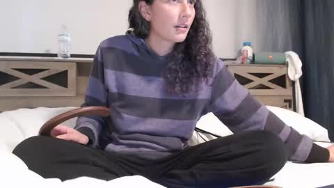 Violet Hooper online show from 02.01.26