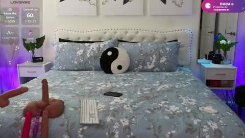 Snapshot of violetik888 chatting on 05.29.26 VioletBaby online show from 05.29.26