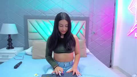 Snapshot of violetrousse chatting on 09.23.25 Violet Rousse online show from 09.23.25