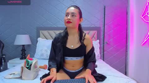 Snapshot of violetrousse chatting on 10.29.25 Violet Rousse online show from 10.29.25