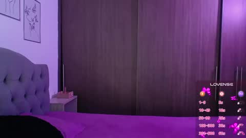 violett  Independent model online show from 03.09.26