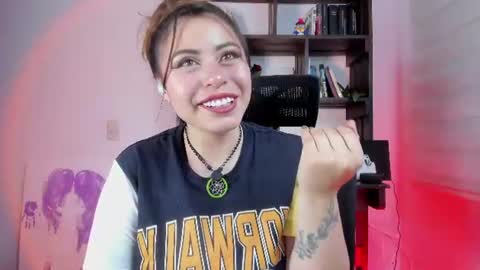 Snapshot of violett_red chatting on 07.14.26 Violeta online show from 07.14.26
