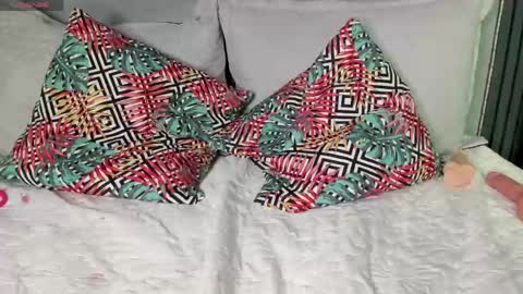 V I O L E T T E  online show from 04.16.26