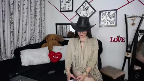Snapshot of violetta_afrodita chatting on 10.14.25 violetta_afrodita online show from 10.14.25