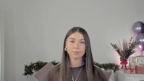 violetta_finch online show from 12.12.24