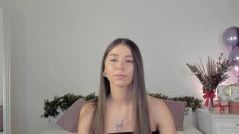 violetta_finch online show from 12.12.24