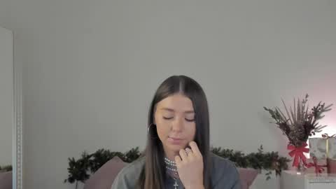 violetta_finch online show from 12.13.24