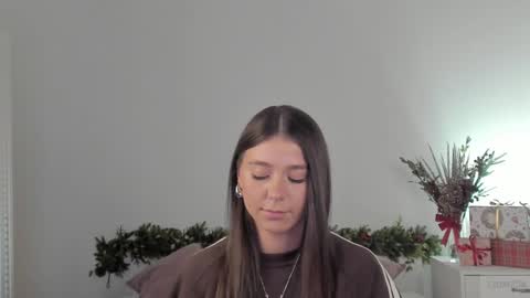 violetta_finch online show from 12.14.24