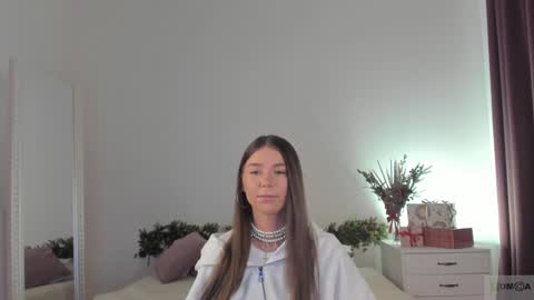 violetta_finch online show from 12.15.24