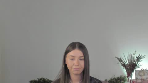violetta_finch online show from 12.19.24