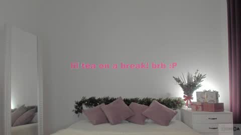 violetta_finch online show from 12.22.24