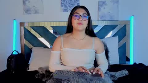 violettabloom1_ online show from 09.18.25