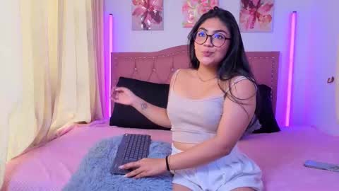 violettabloom_ online show from 09.10.25