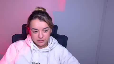 Snapshot of violettadream_ chatting on 09.24.25 Violetta online show from 09.24.25