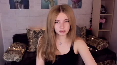 Snapshot of violettaotis chatting on 12.16.24 ViolettaOtis online show from 12.16.24