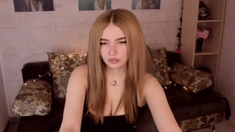 Snapshot of violettaotis chatting on 12.23.24 ViolettaOtis online show from 12.23.24