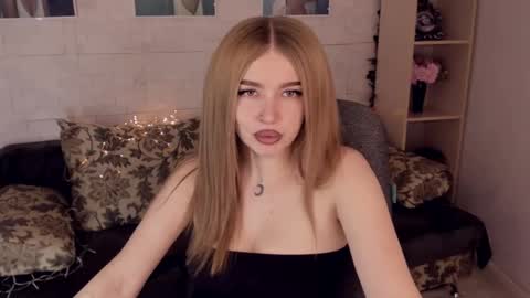 Snapshot of violettaotis chatting on 12.28.24 ViolettaOtis online show from 12.28.24