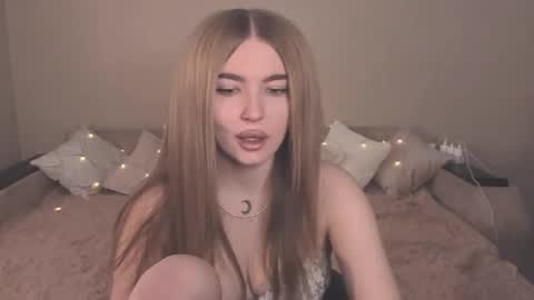 Snapshot of violettaotis chatting on 02.03.25 ViolettaOtis online show from 02.03.25