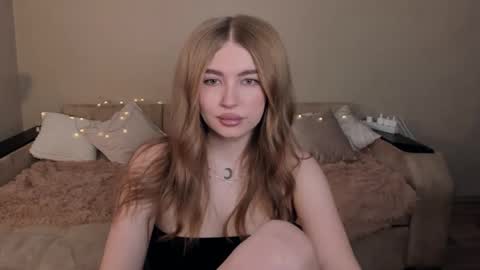 Snapshot of violettaotis chatting on 02.04.25 ViolettaOtis online show from 02.04.25