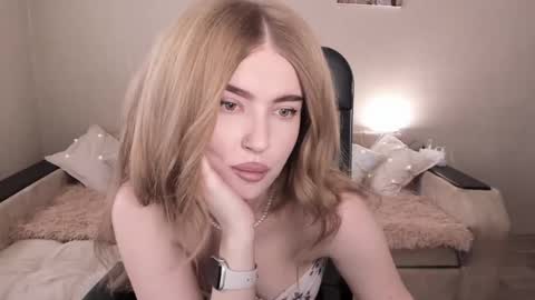 Snapshot of violettaotis chatting on 02.23.25 ViolettaOtis online show from 02.23.25