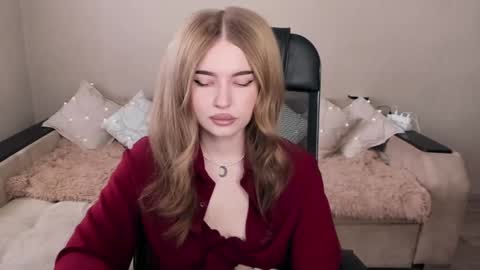 Snapshot of violettaotis chatting on 02.26.25 ViolettaOtis online show from 02.26.25