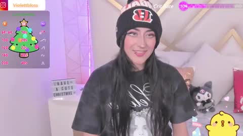 Snapshot of violettbloss chatting on 12.19.24 Violeta online show from 12.19.24