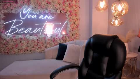 Violett Castel online show from 09.24.25