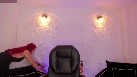 Violett Castel online show from 10.05.25