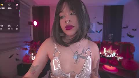 JULIE UWU online show from 10.27.25