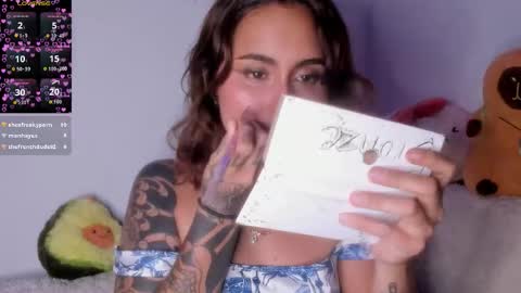 Snapshot of violetteramirez01 chatting on 10.08.25 Violette online show from 10.08.25