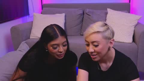 Snapshot of violettgrey_ chatting on 12.23.24 Violet online show from 12.23.24