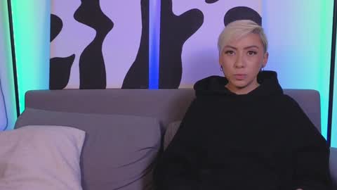 Snapshot of violettgrey_ chatting on 01.08.25 Violet online show from 01.08.25